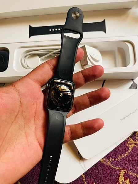 Apple series 5 smart watch 7