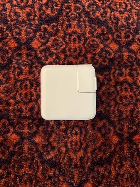 Apple Macbook 30W USB C Original Charger 1