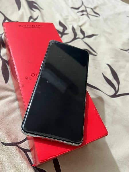 one plus 9 pro 12/256 single sim , patch proved 4