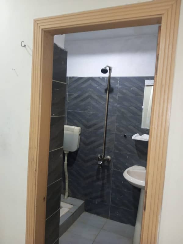 1bed bachelor falt available for rent Ghauri town phase 5 2