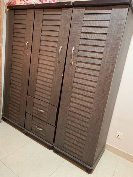 3 door cupboard with 2 drawers 1