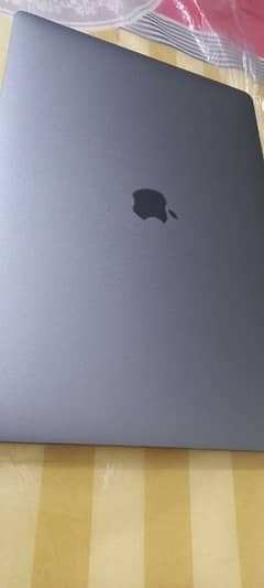 Macbook Pro i9 (2019) 15inch 16/520 4gb graphic card