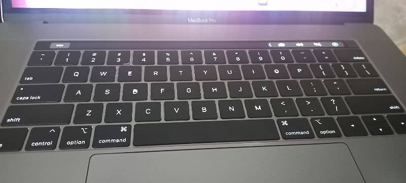 Macbook Pro i9 (2019) 15inch 16/520 4gb graphic card 3