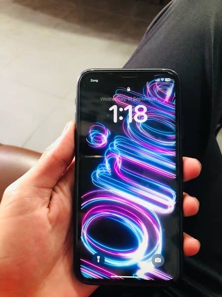 IPhone XR jv 128gb all ok batter90 best phone iOS18 installed 5