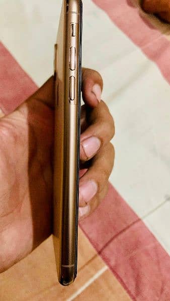 iPhone Xs 3