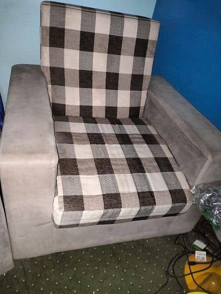 4 Seater Sofa Set. 1