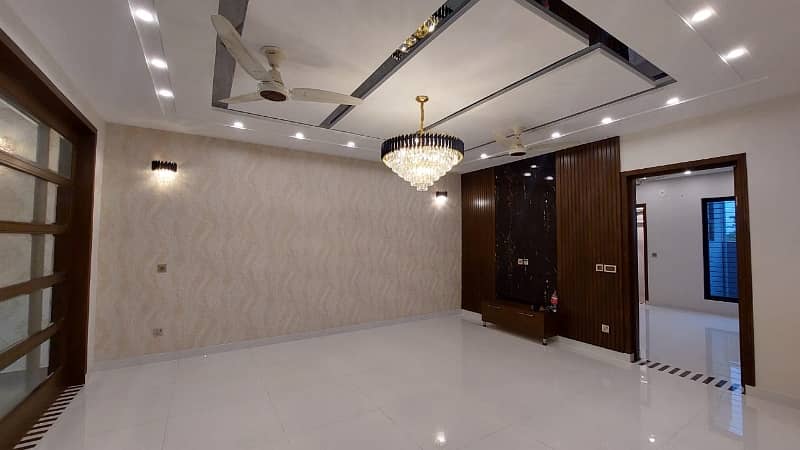 FIRST ENTRY BRAND NEW LUXURY HOUSE FOR RENT 6