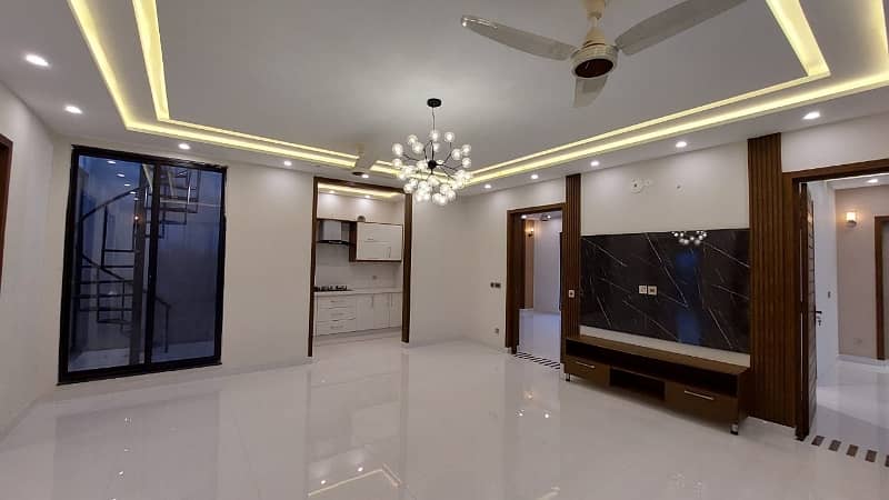 FIRST ENTRY BRAND NEW LUXURY HOUSE FOR RENT 13