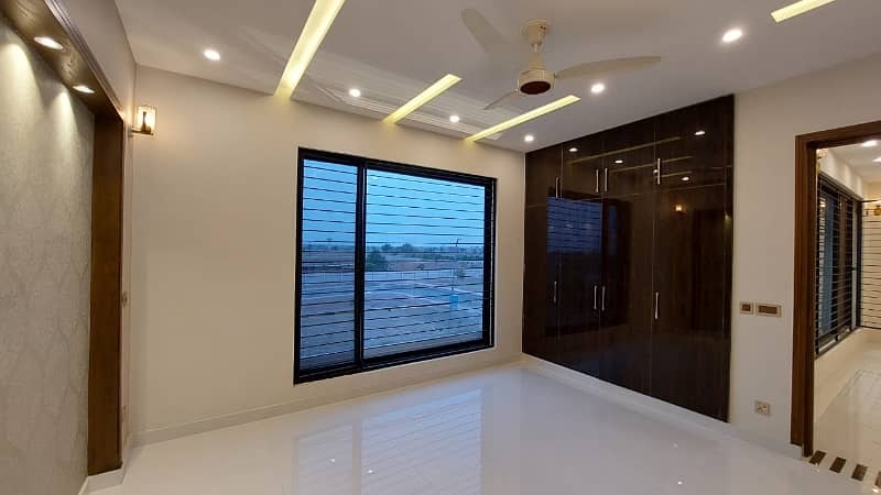 FIRST ENTRY BRAND NEW LUXURY HOUSE FOR RENT 14