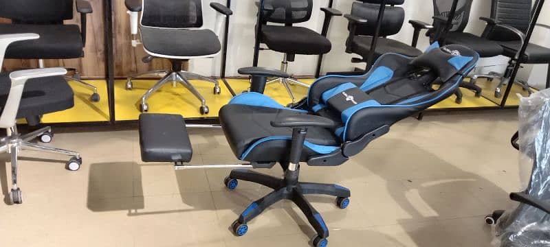 gaming chair with footrest 5