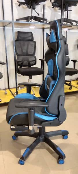 gaming chair with footrest 6