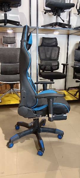 gaming chair with footrest 7