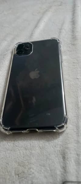 iphone 11 black 10/10 just like new 100 battery health black 1