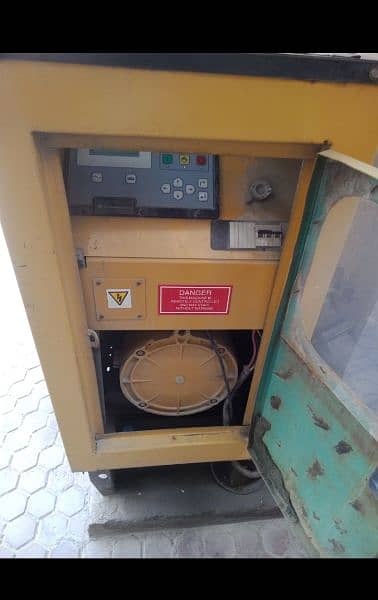 Perkins UK HP model 2010 20 kva there phase generator 3