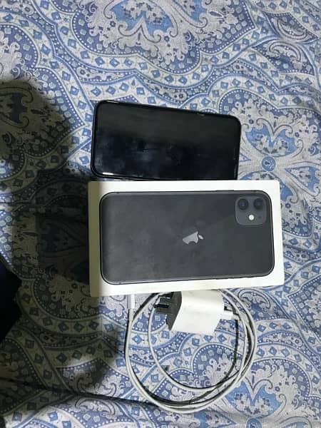 iphone 11 +box +charger IOS 18 4