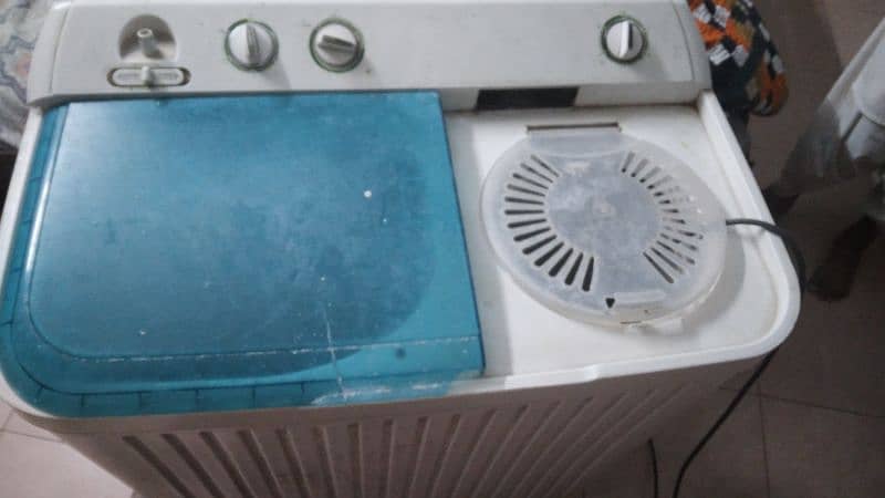 dawlance washing machine in good condition 3