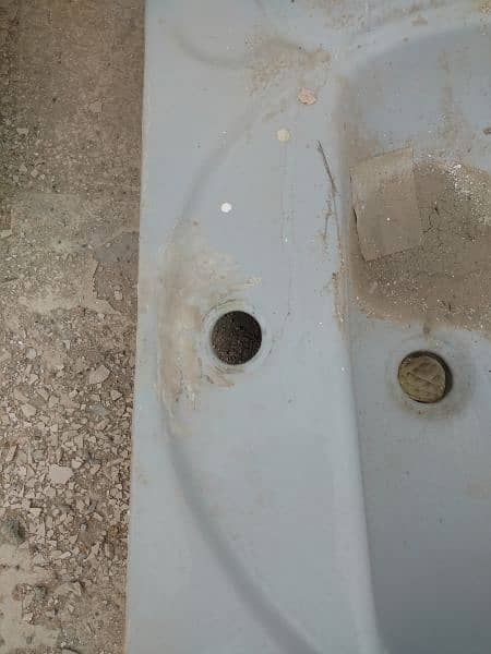 Wash basin okay condition clean 0