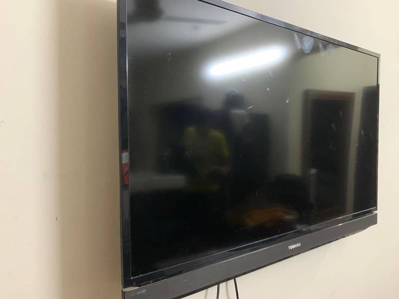 selling my dubai imported tv 2