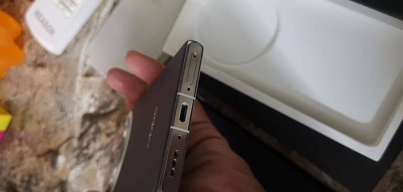 oppo find x7 in new condition 7