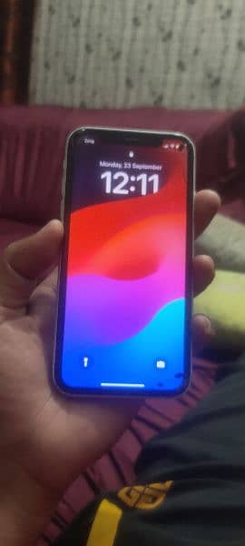 Assalam o Alaikum iphone XR pta approved dual sim 5