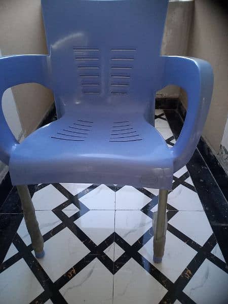 plastic Chair. condition 9/10. 2