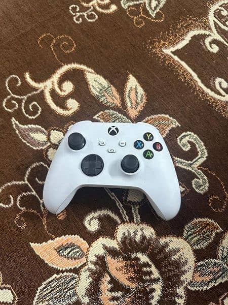 SELLING XBOX SERIES S SLIGHTLY USED 10/10 CONDITION. 2