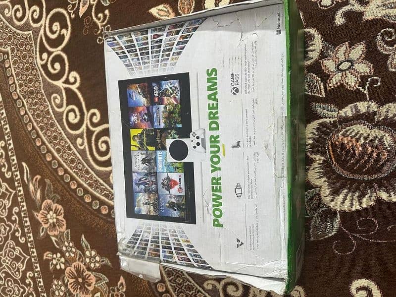 SELLING XBOX SERIES S SLIGHTLY USED 10/10 CONDITION. 6