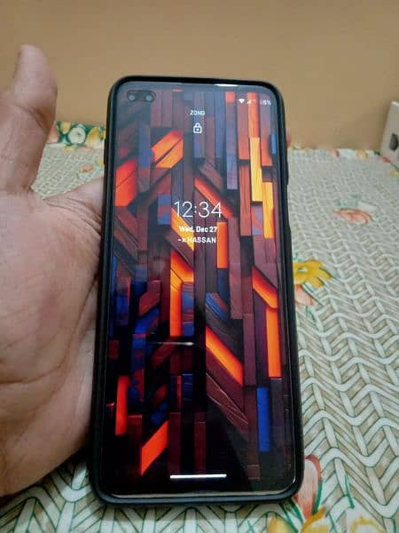 Motorola One 5G UW 1