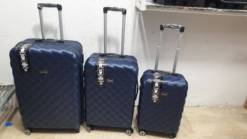 Luggage bags/ travel suitcases/ trolley bags/ travel trolley/ attachi 2