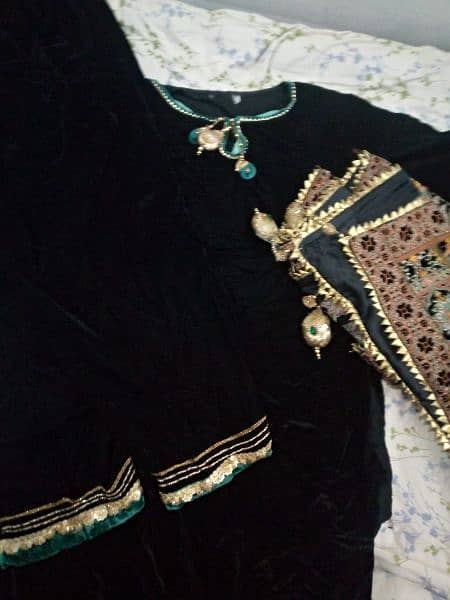 beautiful embroided shawl 2