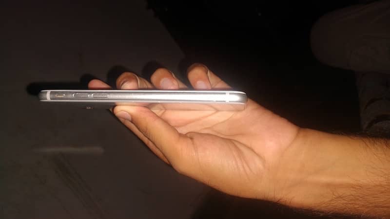 i phone 8  64 GB non pta exchange possible 4