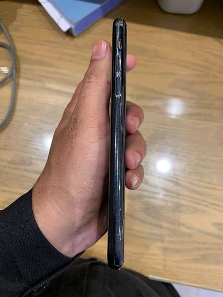 I phone XR 64GB 2