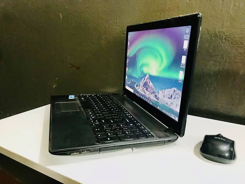 Acer Laptop core i3, 2nd generation, 4gb ram and 320 hard disk 1