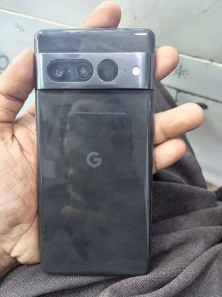 I am selling my Google pixel 7pro 12/128gb fu 10/10 1