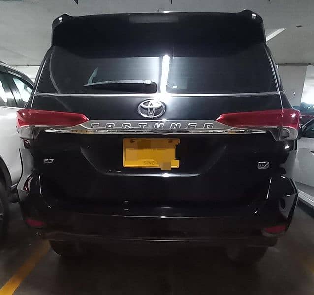 Toyota Fortuner V 2020 0