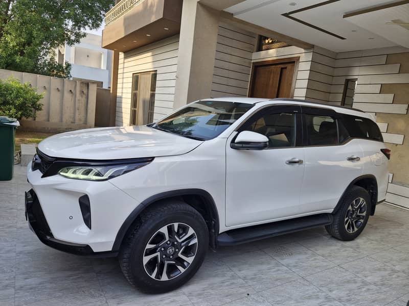 Toyota Fortuner Legender 2022 0