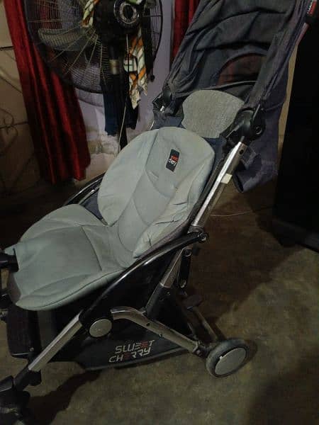 baby pram just like new 5