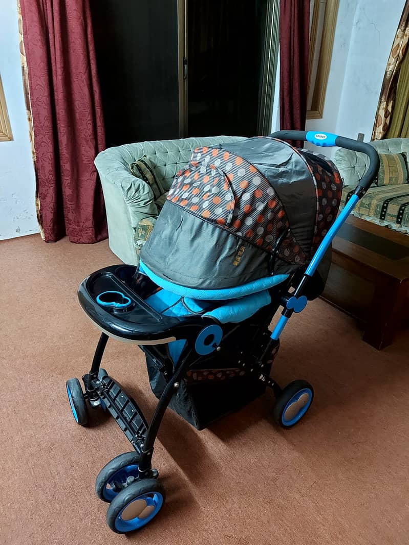 Baby pram is available in very good condition 2