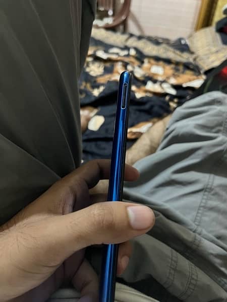 Honor 8c 3