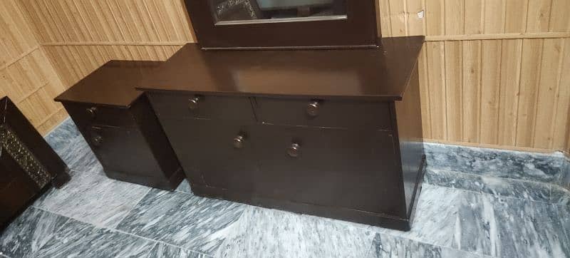 King Size Bed, Side Tables, Dressing 3