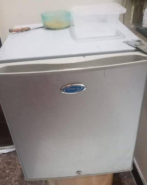 Venus mini fridge  10/10 condition 0