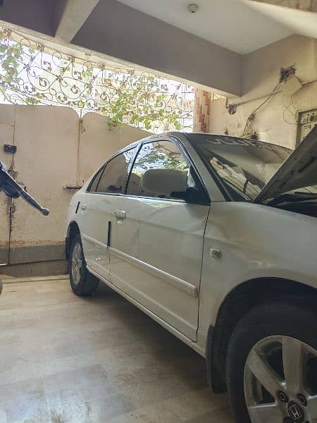 Honda Civic Prosmetic 2003, urgent sale only seriously bayer contact 9