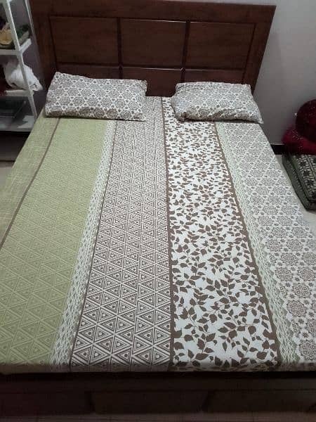 wooden Queen size Bed without mattress | one month used | Fixed price 0