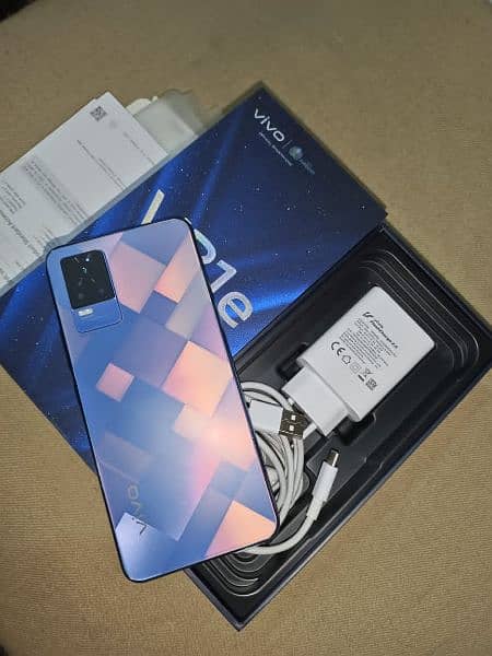 vivo V21e 8 GB ram 128 GB memory 0310/14300/91 1