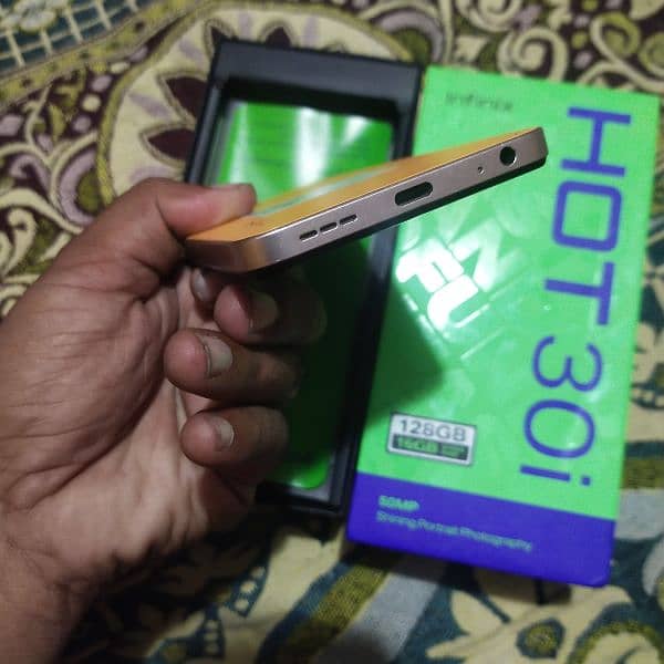 Infinix Hot 30i/128GB/Up to 16GB RAM (including 8GB Extended RAM 2