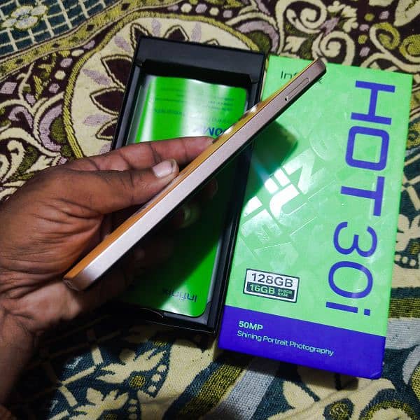 Infinix Hot 30i/128GB/Up to 16GB RAM (including 8GB Extended RAM 4