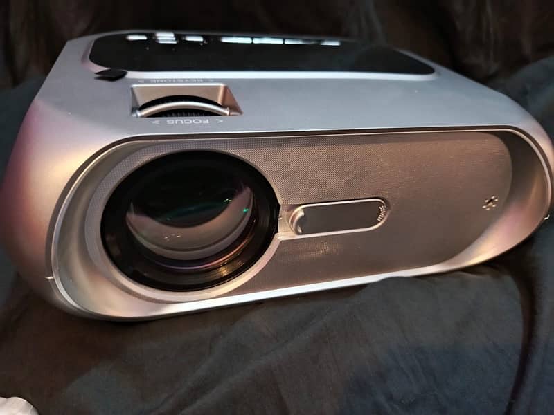 HD MULTIMEDIA PROJECTOR 3