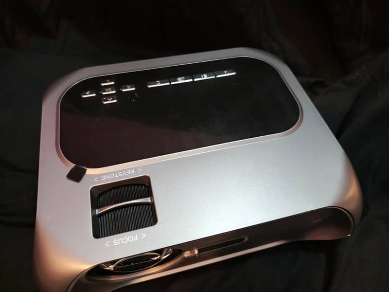 HD MULTIMEDIA PROJECTOR 5