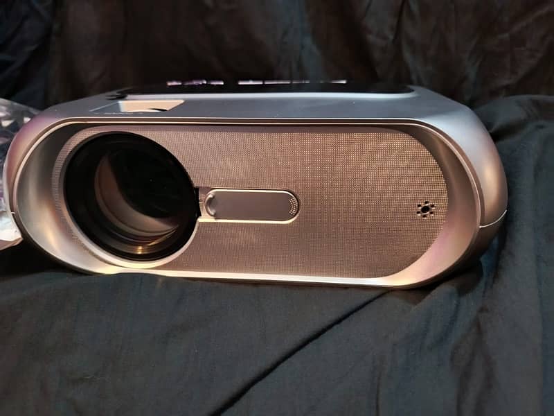 HD MULTIMEDIA PROJECTOR 7