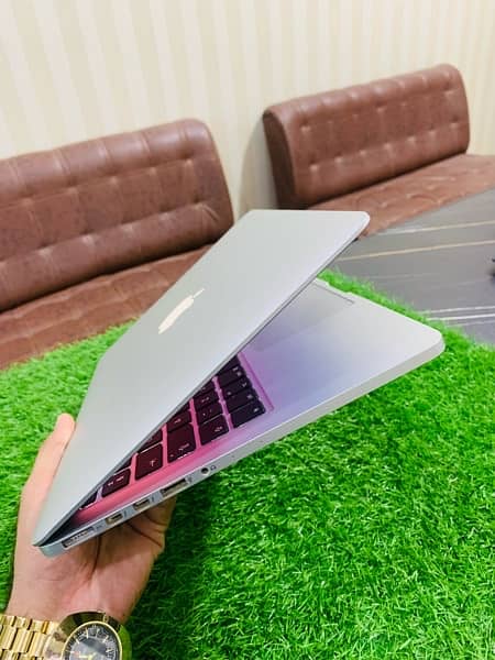 APPLE  MACBOOK PRO 2015 13INCHES 5